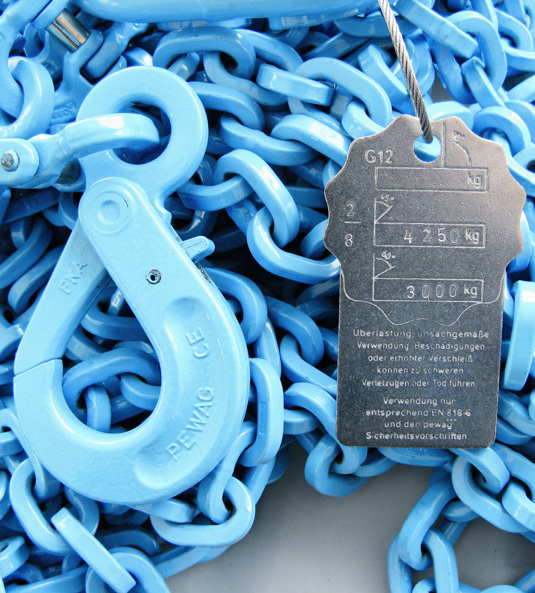 En løftekjetting med merkebrikke. Foto