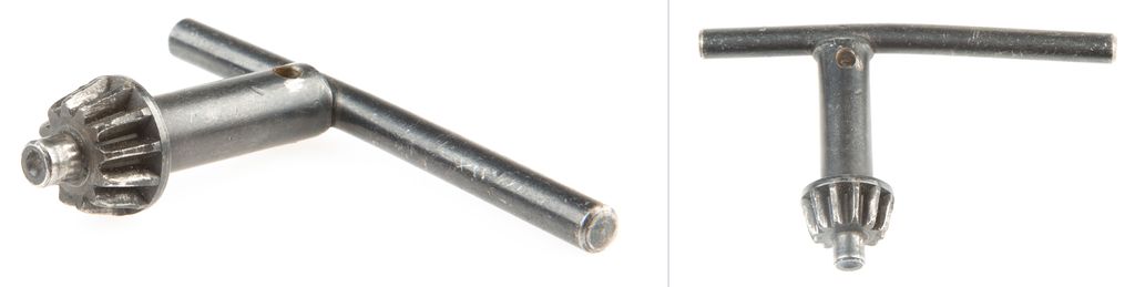 Liten kjoksnøkkel til bormaskin. Foto.