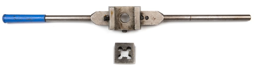 Svingjern for utvendige gjenge, med gjengebakke eller gjengesnitt. Foto.