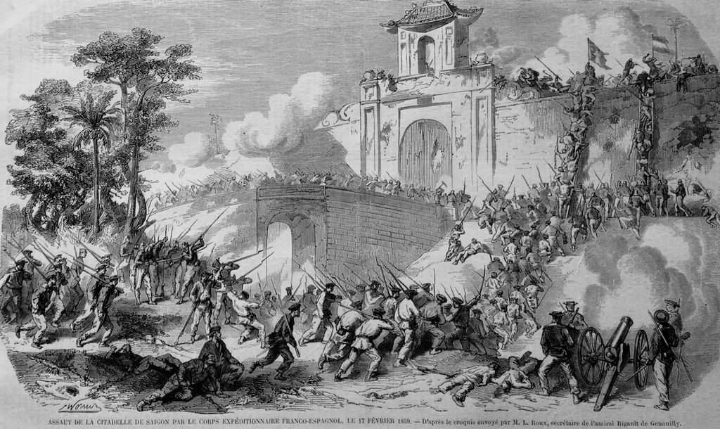Franskmennene tar Saigon, 17. februar 1859. Illustrasjonen viser franske soldater som angriper bymuren med gevær og artilleri. Illustrasjon.