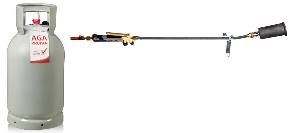 Ei propanflaske ved siden av en gassbrennerlanse. Foto.