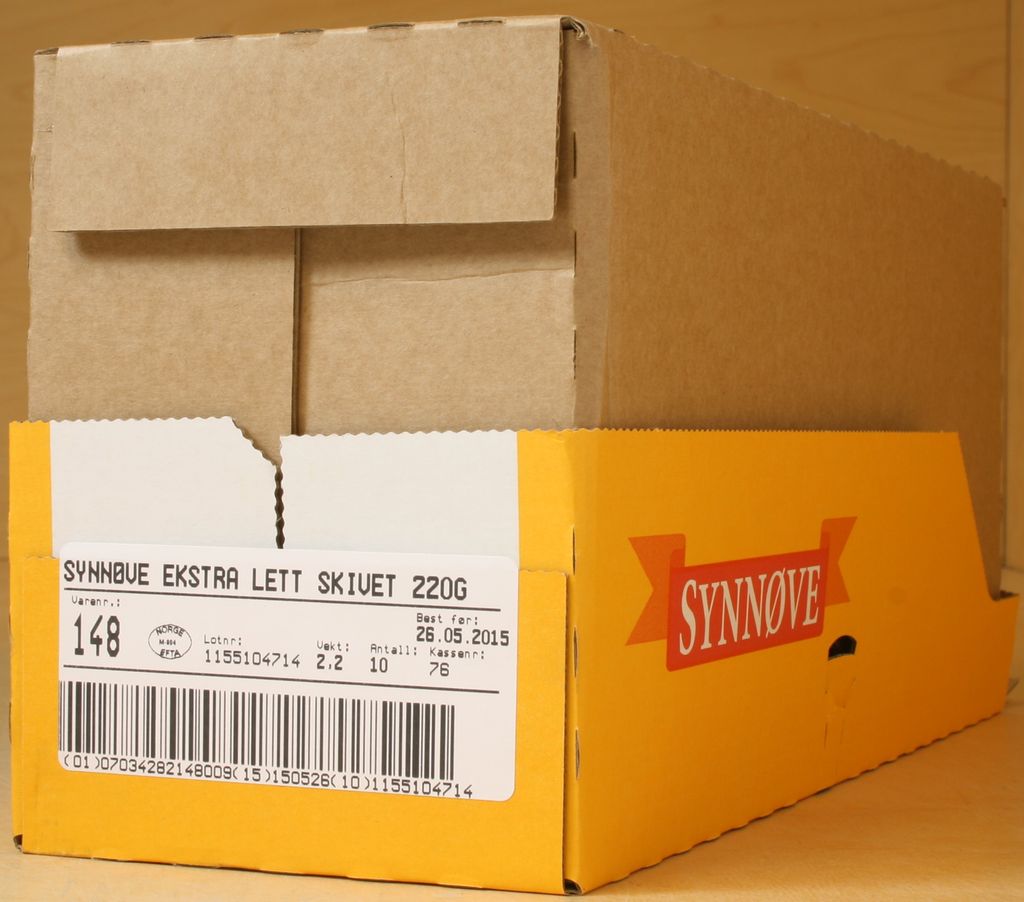 På bildet ser du en gul distribusjonsenhet/-eske som inneholder ost. Bilde.