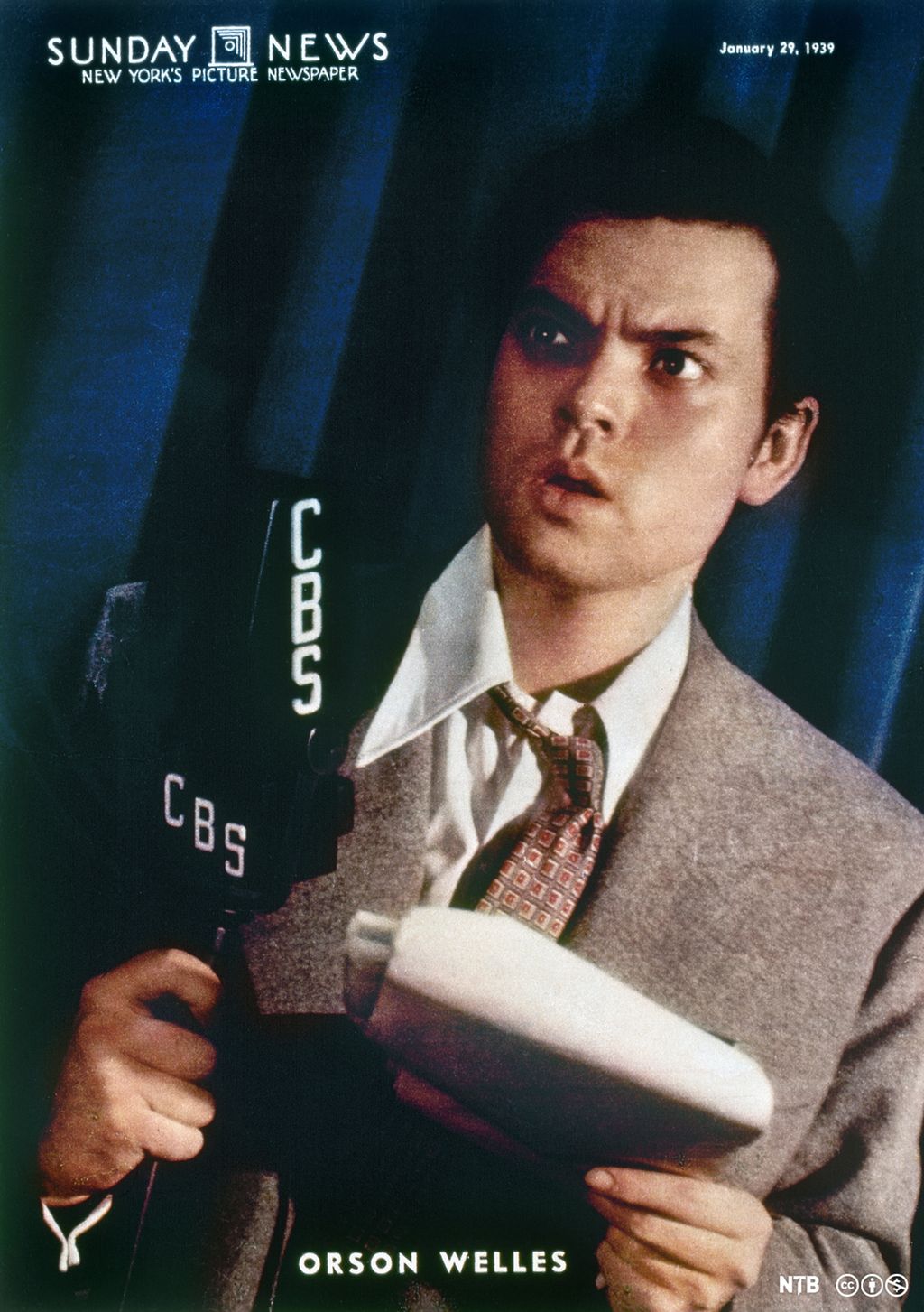 Magasinframside med bilete av forskremd mann med mikrofon og notatblokk. Faksimile.