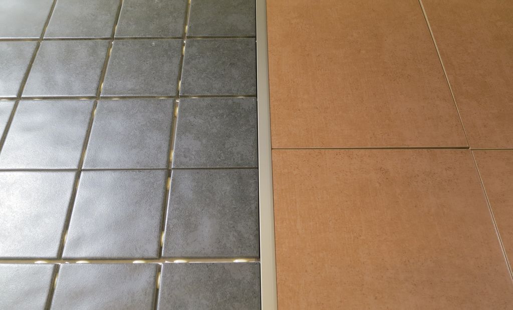 Fliser i to størrelser. Foto.