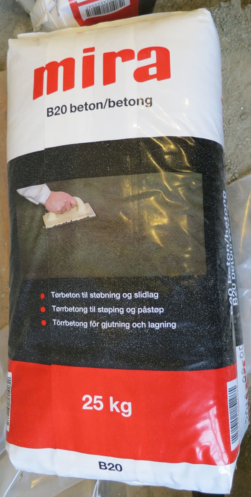 Sekk med 25 kg tørrbetong. Foto.