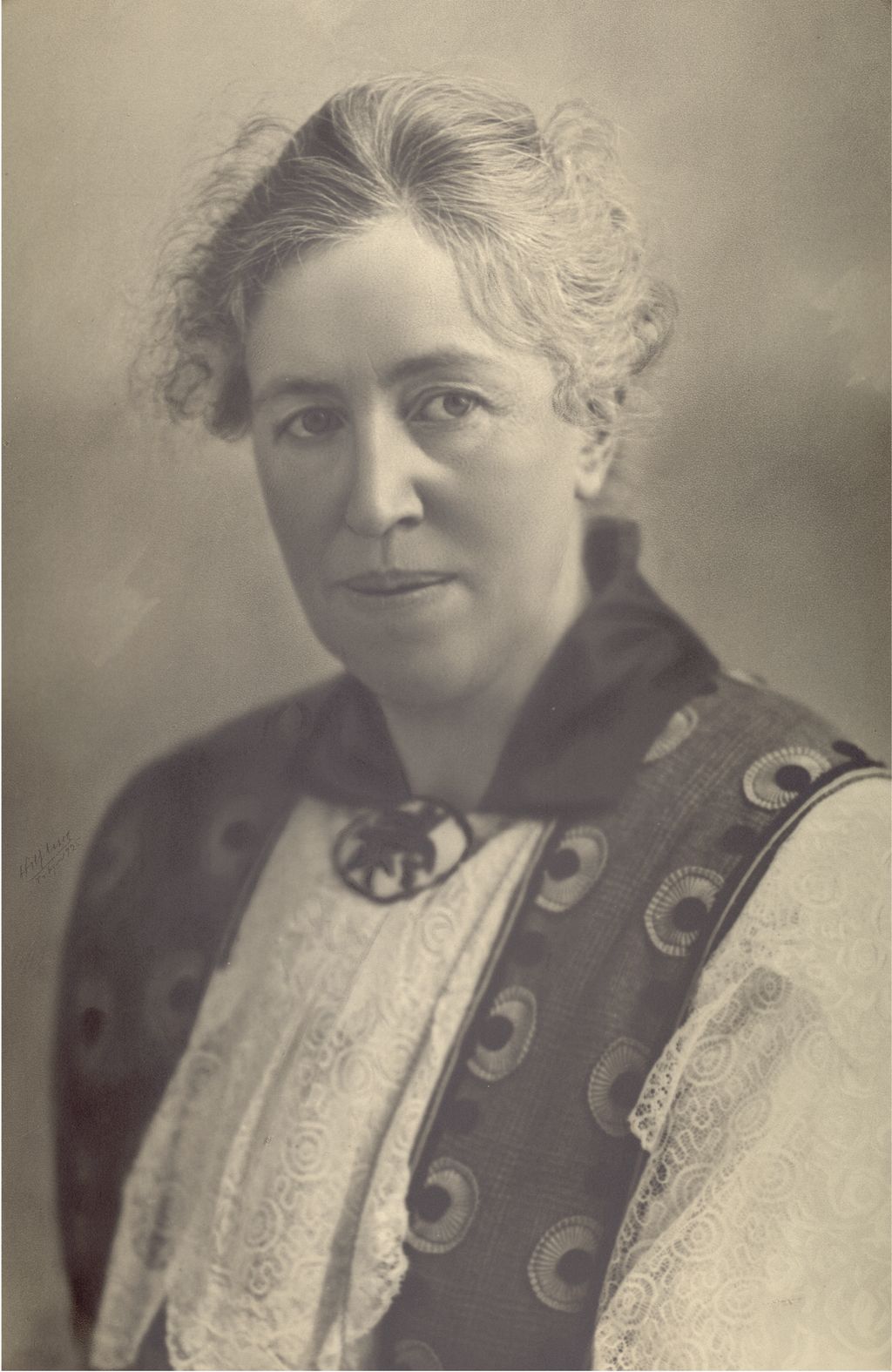 Portrett av legen Ingeborg Aas som drev privatklinik i Trondheim. Foto.