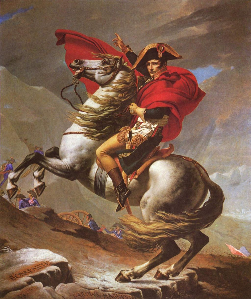Oljemåleri av Napoleon til hest i eit kaldt fjellandskap. Han er kledd i uniform og raud kappe. Hesten steglar, mens ryttaren ser rett på betraktaren og peiker opp og fram. Foto.