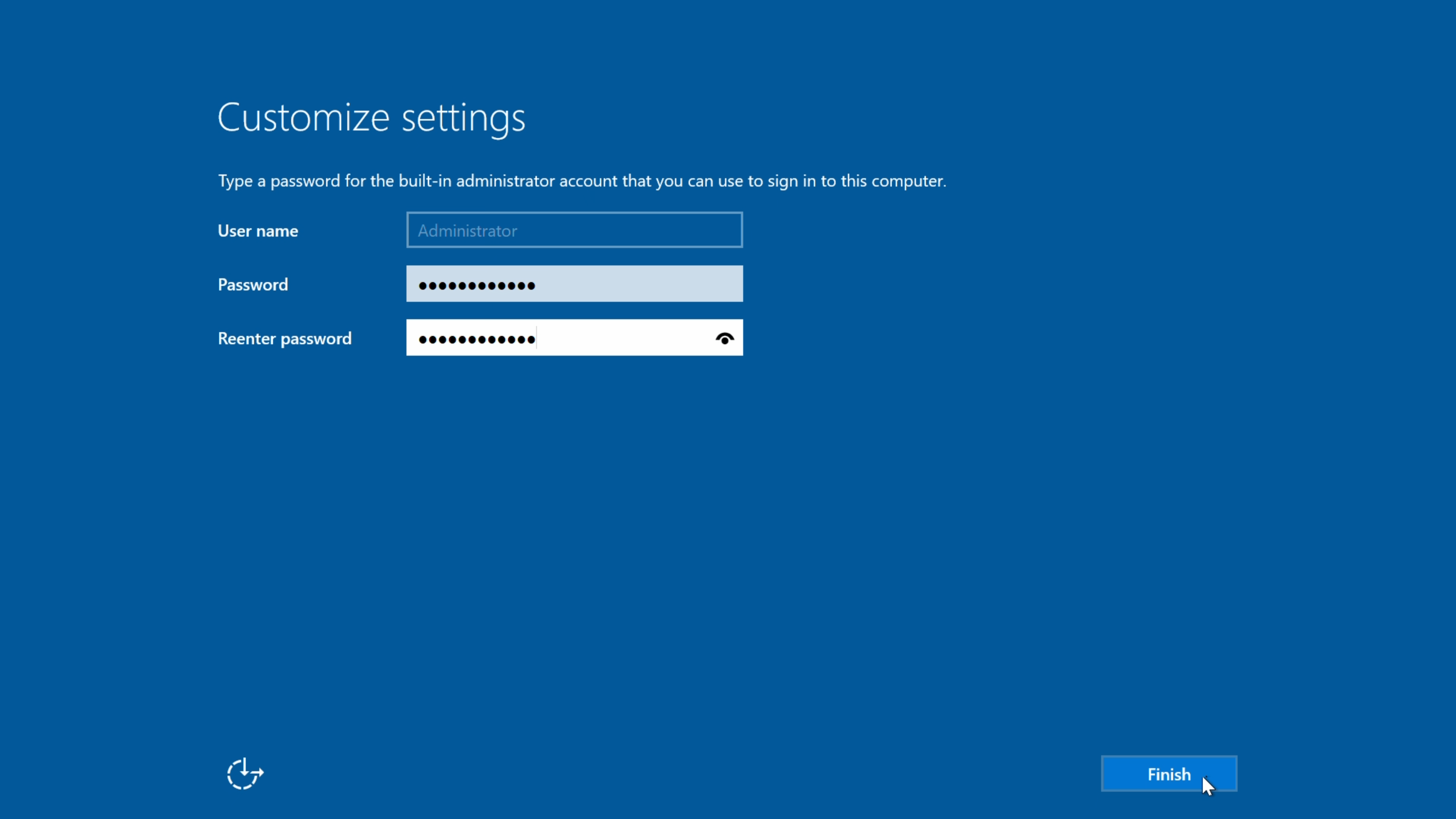 vindu med felter for å skrive inn passord og gjenta passord for Administrator-bruker. knapp i høyre hjørne sier "Finish". Skjermbilde fra Windows Server 2019