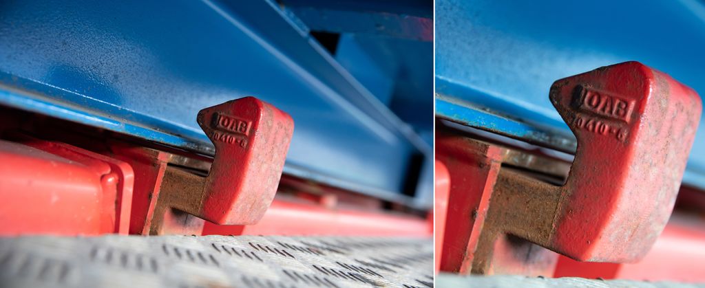 Bildet viser lastebilens røde kroker for låsing av konteineren.