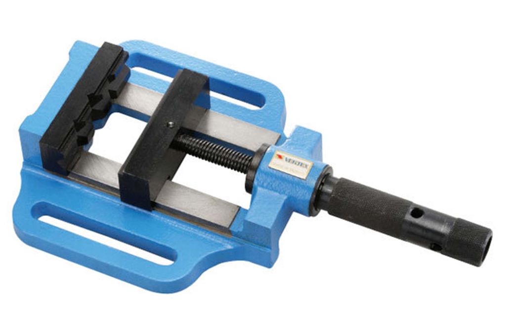 Ei blå borskrustikke. Foto.