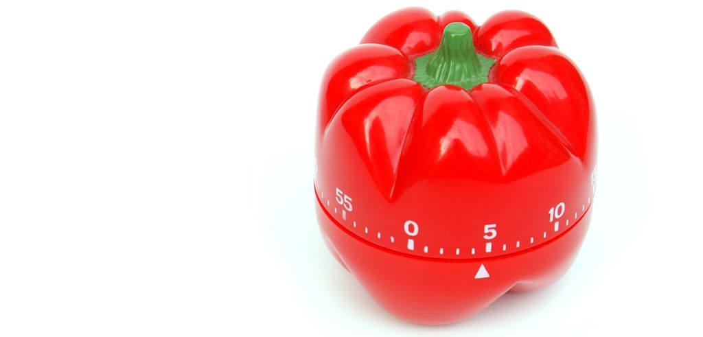 En eggeklokke i form av en tomat. Foto.