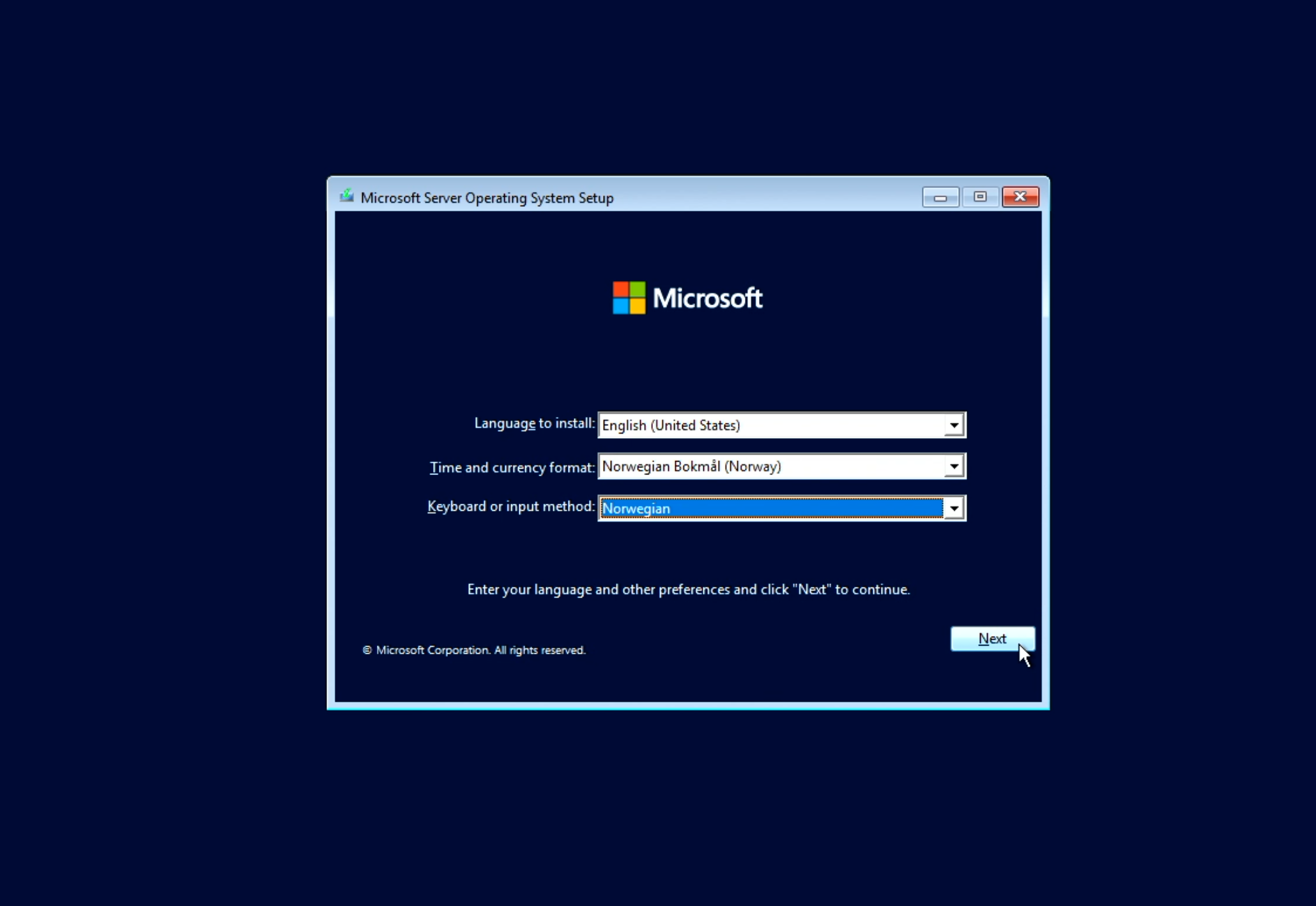 Vindu med Microsoft-logoen og muligheter for å velge språk, tidsformat og tastaturoppsett. Skjermutklipp.