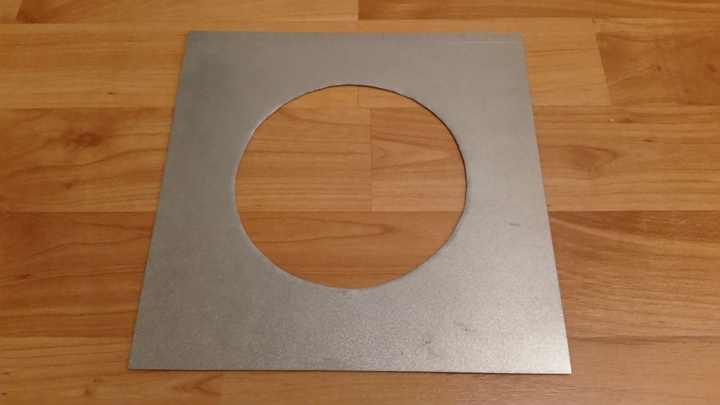200 x 200 mm plate med hól. Foto.