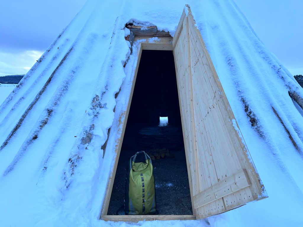 Viskes voesse derhviegåetien sisnie, man okse gaahpode jïh lopme gåetiem gaptja. Guvvie.