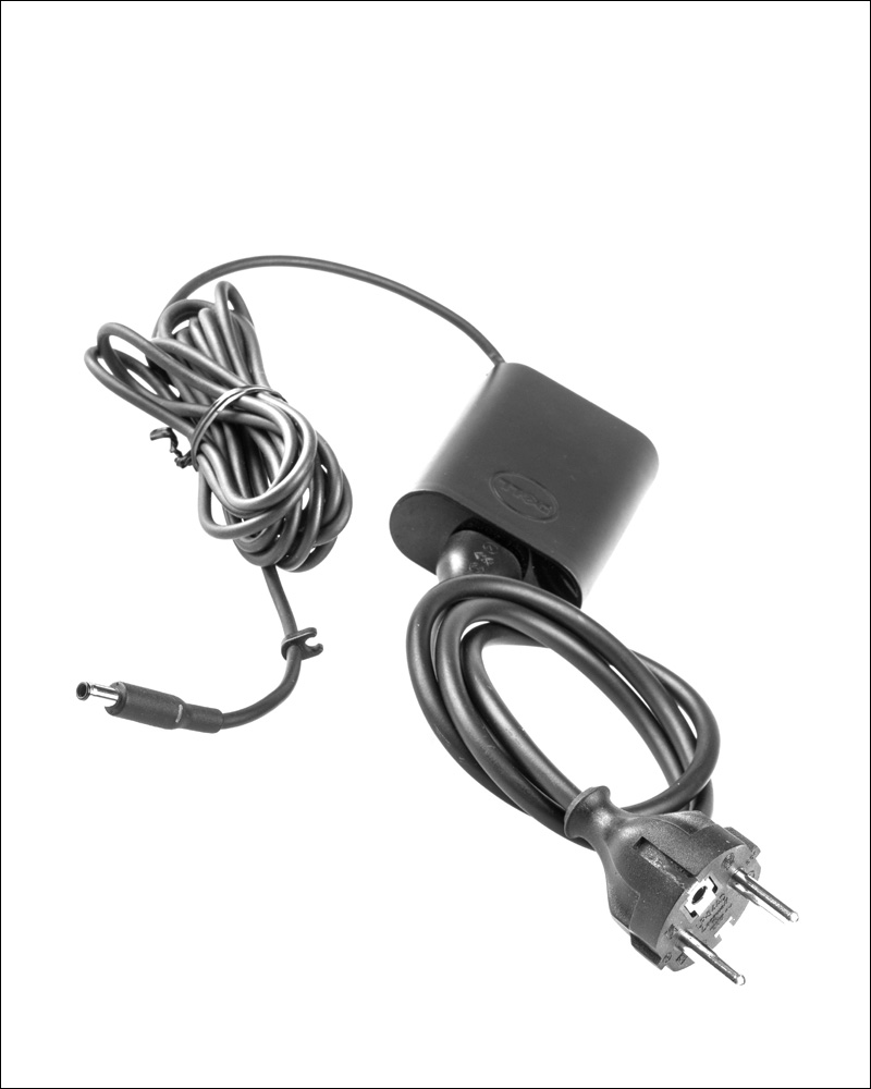 Lader til bærbar datamaskin. Foto.