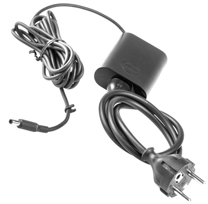 Lader til bærbar datamaskin. Foto.