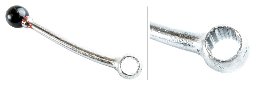 To bilete av ein nøkkel for verktøyhaldar. Eit bilete av heile nøkkelen og eit nærbilete av enden med hol med taggete innside. Foto.