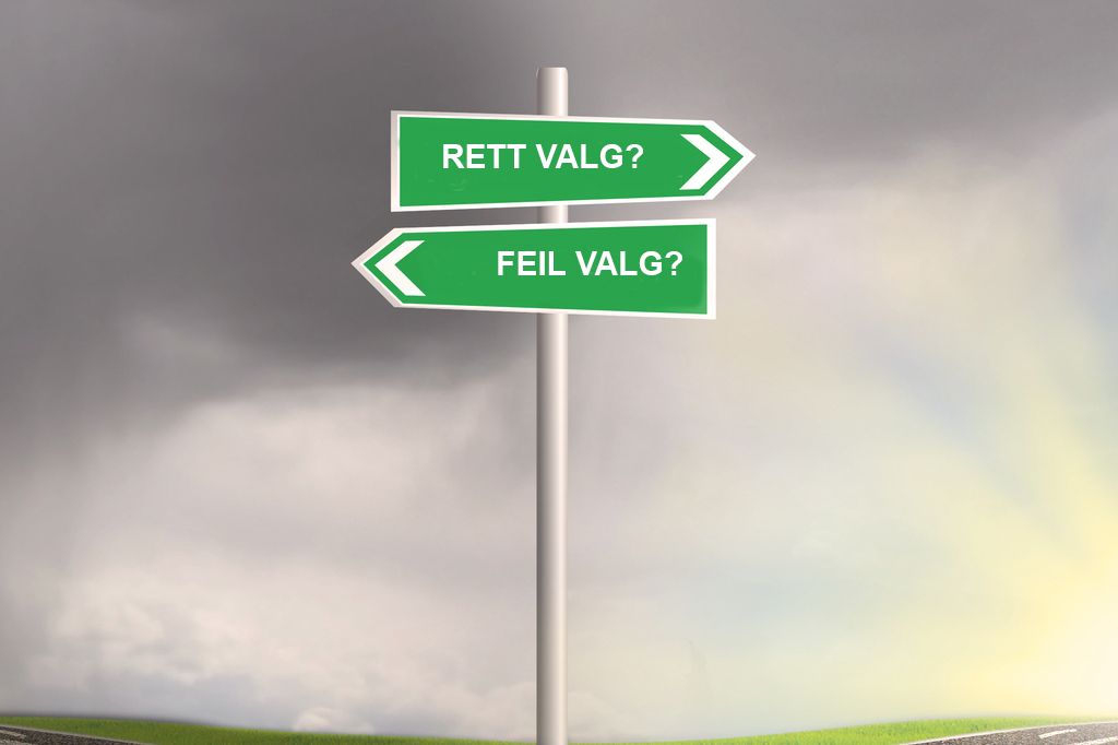 Vei splittes i to retninger, den ene er merket med et skilt med påskriften "Rett valg?", den andre med et skilt med påskriften "Feil valg?". Illustrasjon.