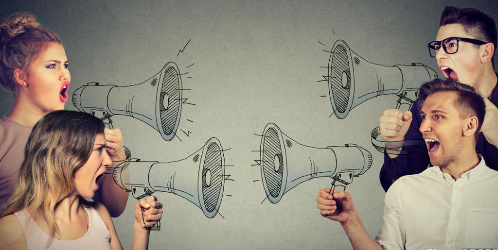 Fire ungdommer roper til hverandre i hver sin megafon. Illustrasjon.