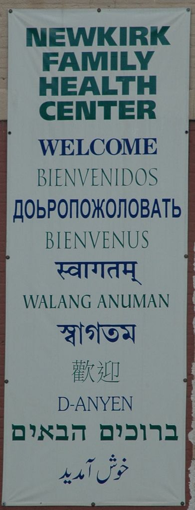 Multilingual welcome sign. Photo.