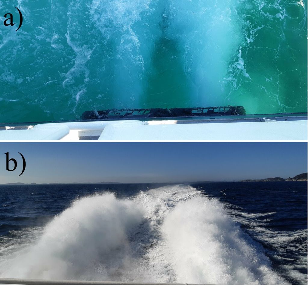 En båtpropell forårsaker luftbobler i kjølvannet av en båt. Foto.