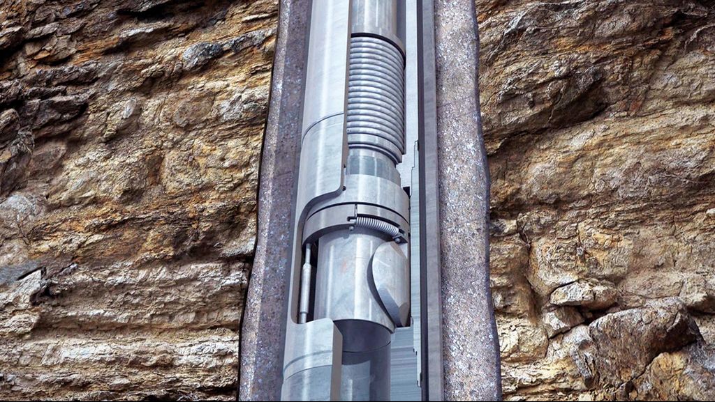 Skissen viser et snitt av en sikringsventil som er installert i en brønn. Ventilklaffen holdes åpen av en hylse slik at olje kan passere forbi ventilen. Illustrasjon.