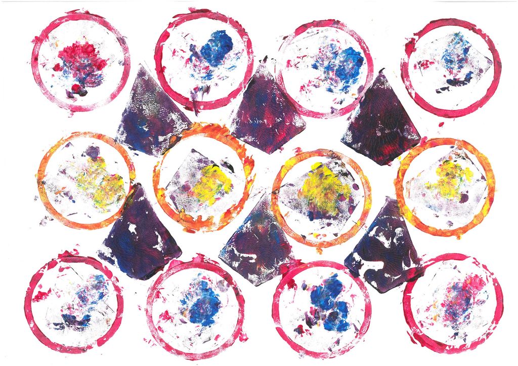 Flatemønster laga av sirklar og trapes. Trykk.