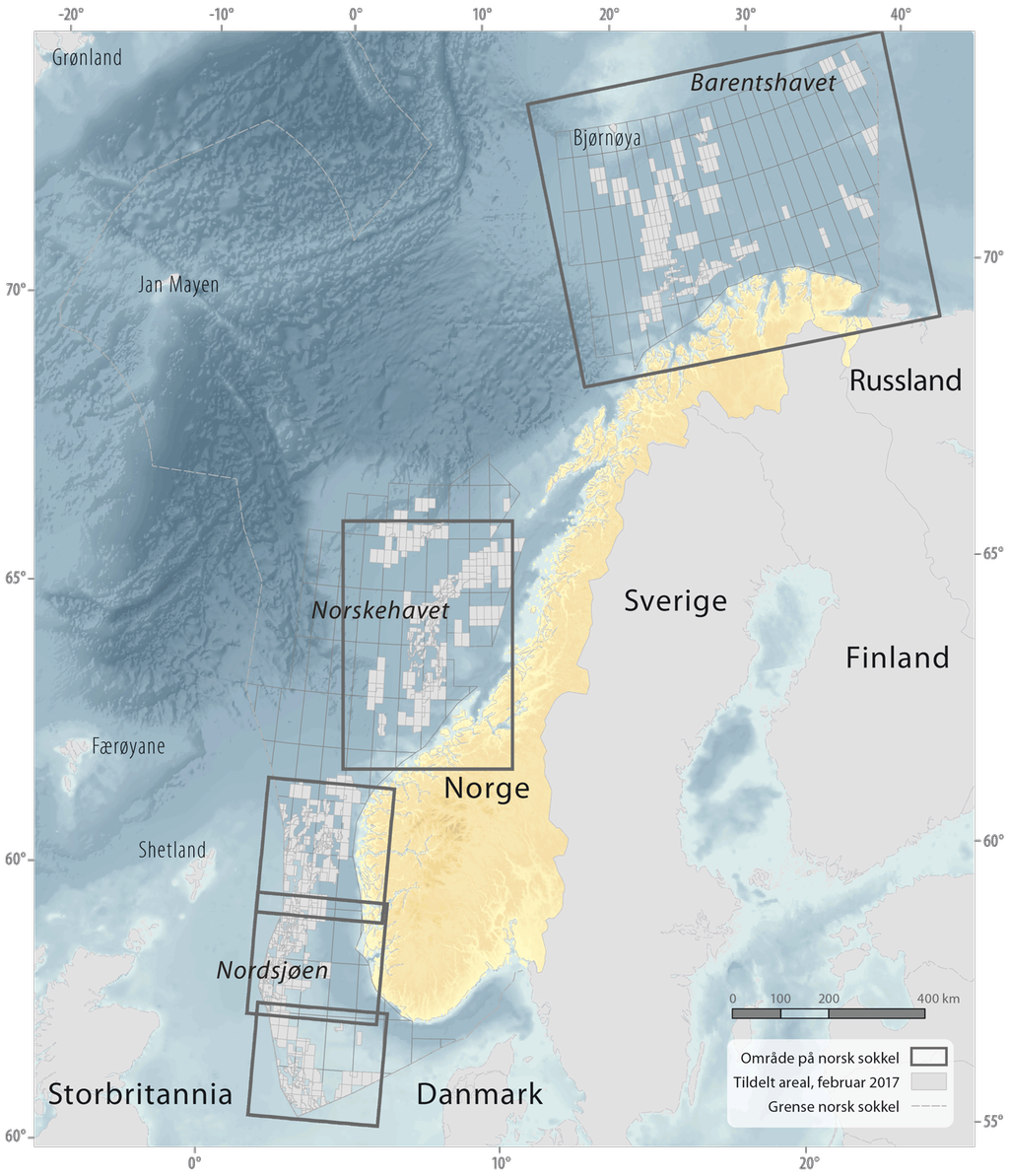 Skissen viser oversikt over den norske kystlinjen med grenseinndeling mot naboland og blokkinndeling av oljefelt på norsk kontinentalsokkel. Illustrasjon.