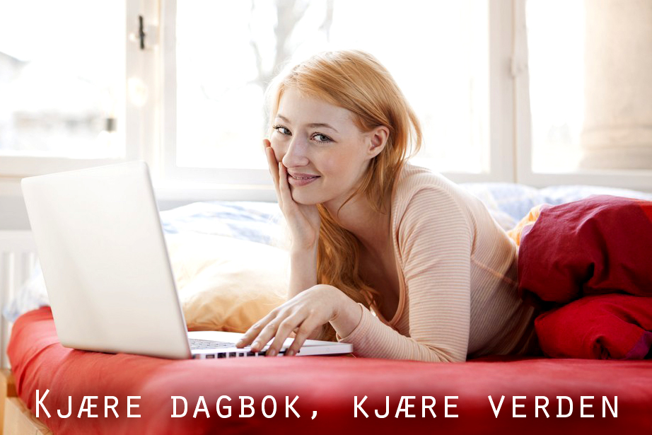 Jente med laptop. Foto.
