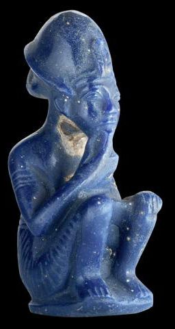 Blå glassfigur av farao fra graven til Tutankhamon. Foto.