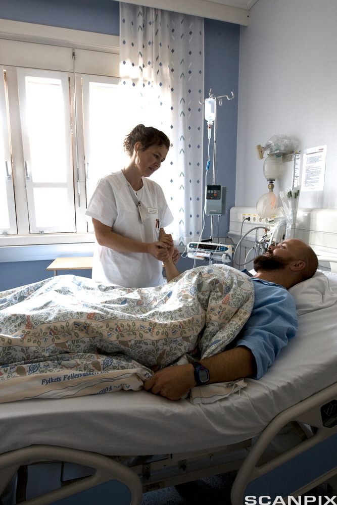 Dievdopasieantta veallá buohcciseaŋggas. Nissonbuohccidivššár čuožžu guoras ja doallá su gieđas. Govva.