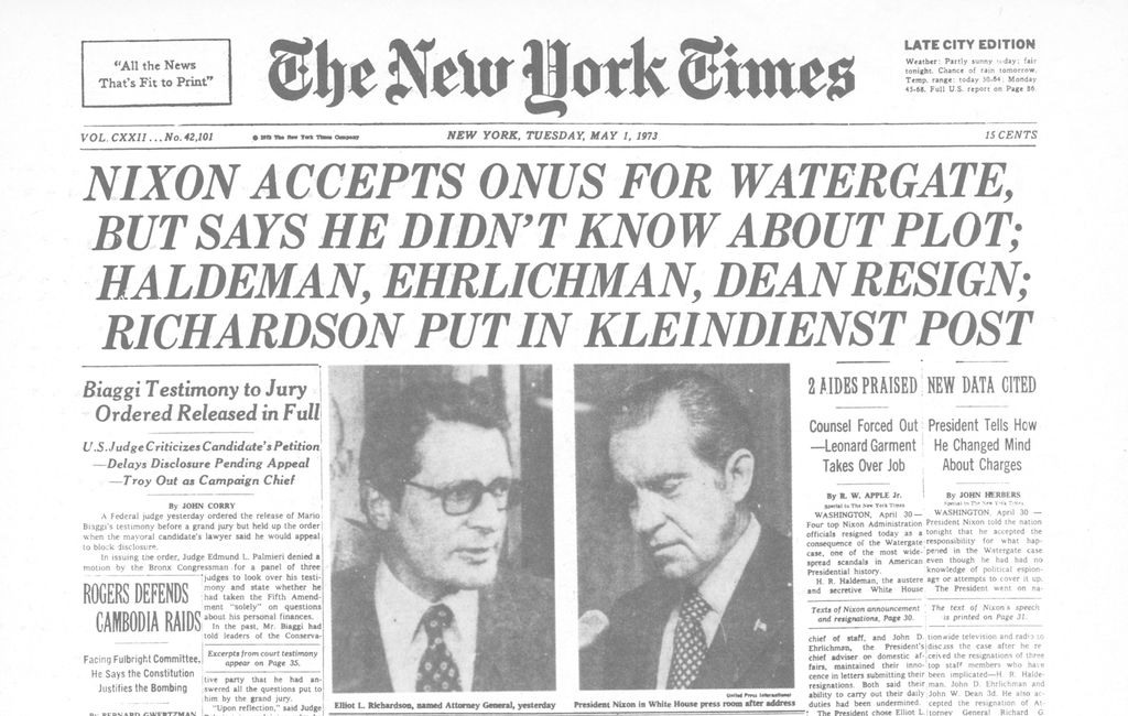 Framsida til The New York Times med ei sak om Watergate-skandalen. Faksimile.
