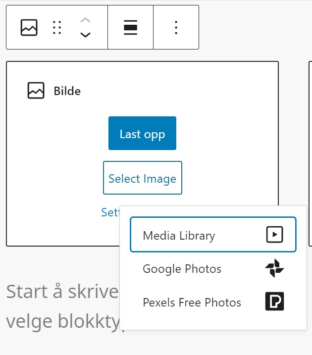 Dialogboks i Wordpress med verktøylinje og valg som dukker opp ved å velge «bilde». Det står «last opp», «select image», og videre «media library», «Google Photos» og «Pexels Free Photos». Skjermbilde. 
