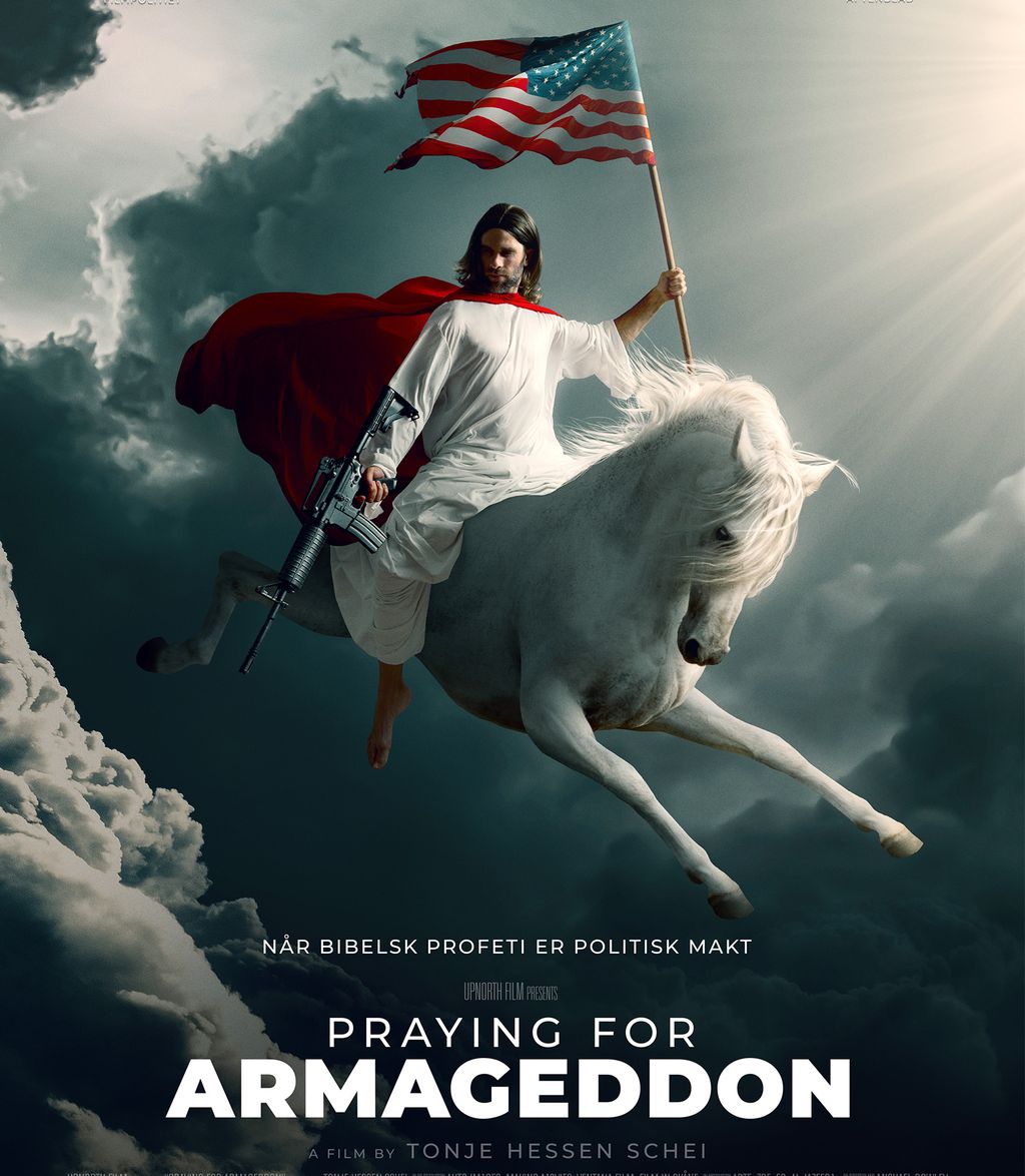 Filmplakat med tittel, produksjonsopplysningar og bilete av ein mann i kvit kjortel og raud kappe som rir på ein kvit hest på himmelen. Han har det amerikanske flagget i den eine handa og eit maskingevær i den andre. Plakat.