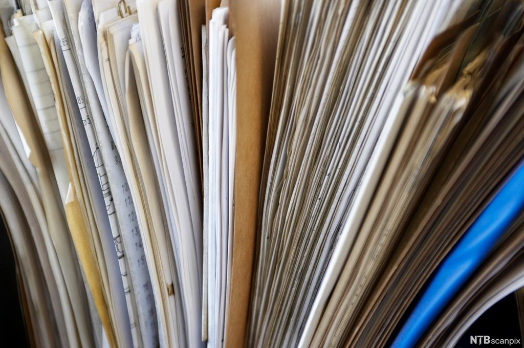Dokumenter i mange mapper. Foto.