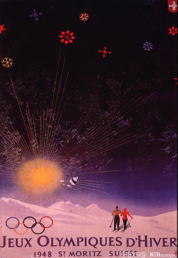 Plakat som viser to små personer, en mann og en kvinne, som går på ski i et snødekt fjellandskap. Over troner en himmel med sol og stjerner. Illustrasjon.