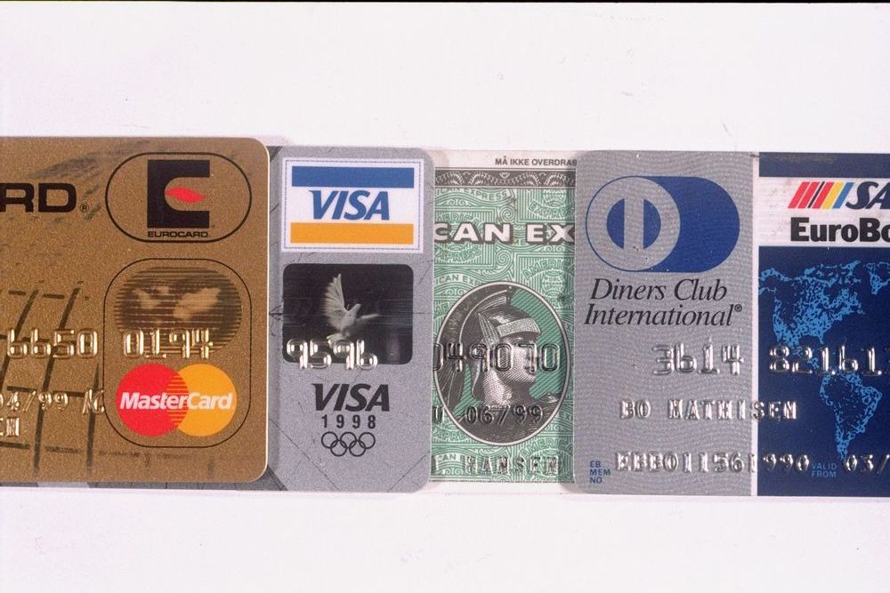 Samling av ulike typer kredittkort. Foto.