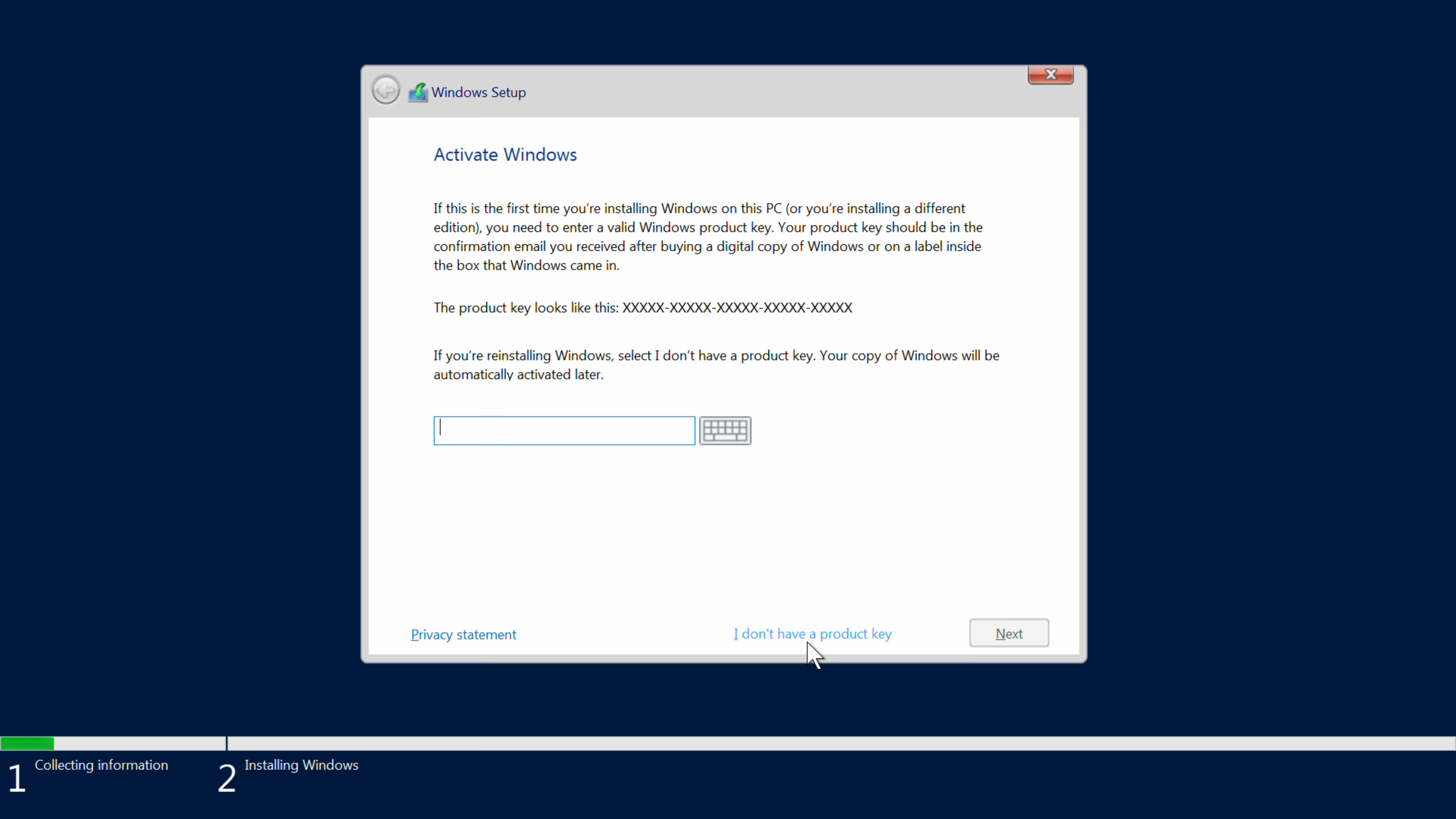 Vindu med felt for å skrive inn lisensnøkkel, alternativ for å gå videre uten lisensnøkkel. Skjermbilde fra Windows Server 2019