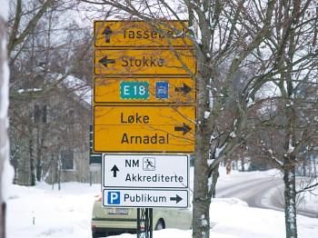 Forskjellige veiskilt. Foto. 