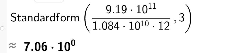 Utklipp fra CAS i GeoGebra. Det er skrevet inn Standardform parentes parentes 9 komma 19 multiplisert med 10 opphøyd i 11 parentes slutt delt på parentes 1 komma 084 multiplisert med 10 opphøyd i 10 multiplisert med 12 parentes slutt komma 3 parentes slutt. Svaret er gitt som tilnærmet lik 7,06 multiplisert med 10 opphøyd i 0. Skjermutklipp.