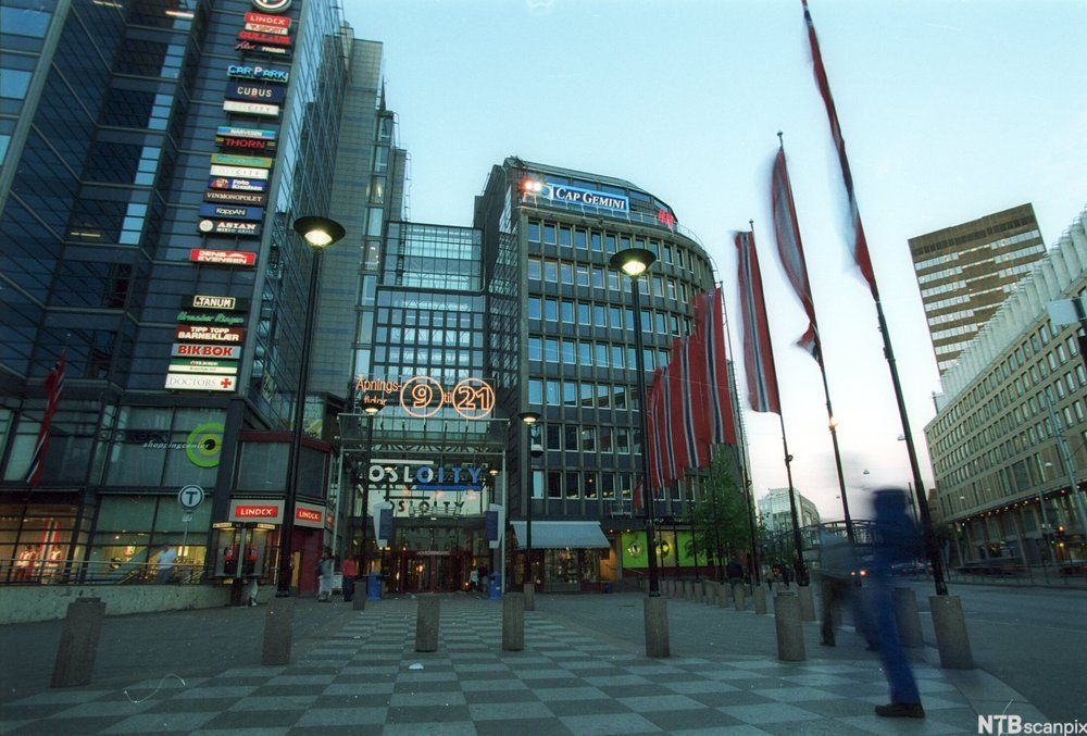 Framsida av kjøpesenteret Oslo City i Oslo sentrum. Foto. 