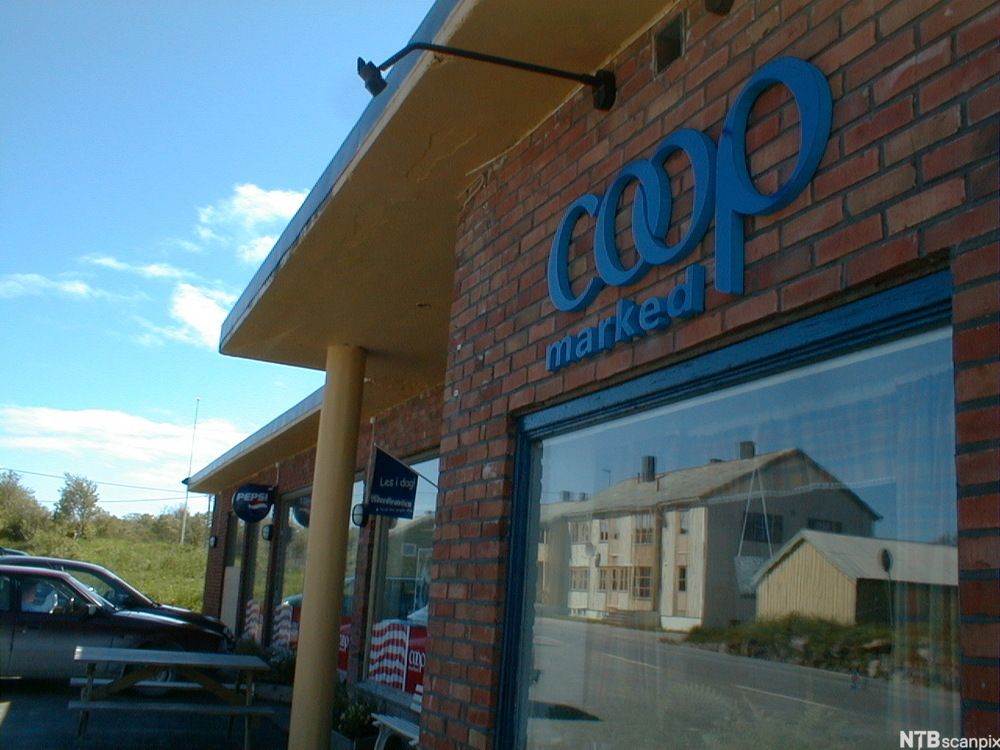 Bygning med Coop-skilt. foto.