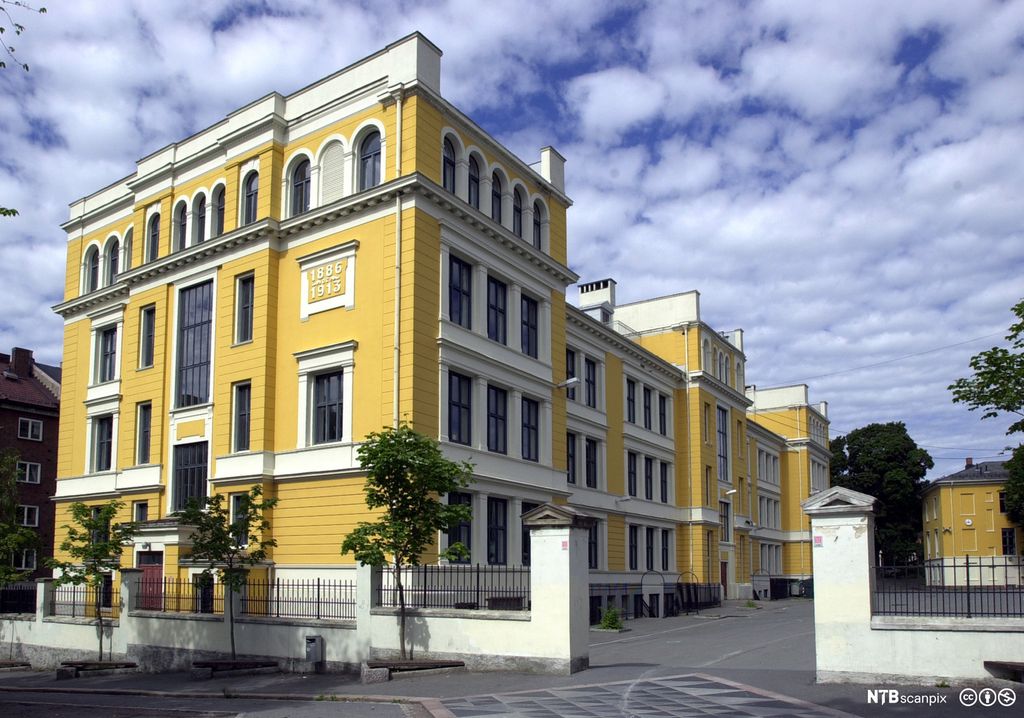 Uranienborg skole i Oslo, eksteriør. Foto.