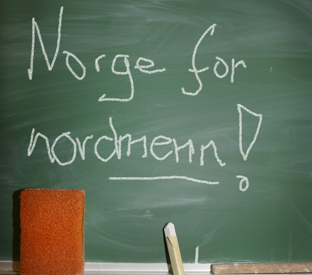 Norge for nordmenn på ei tavle. Foto.