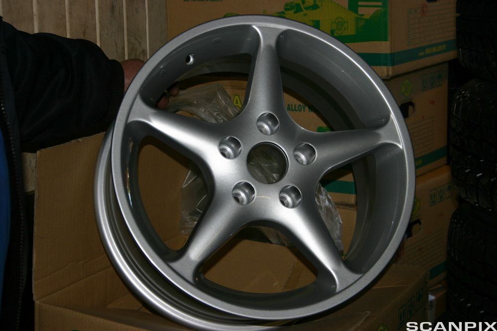 Aluminiumsfelg til bil. Foto.