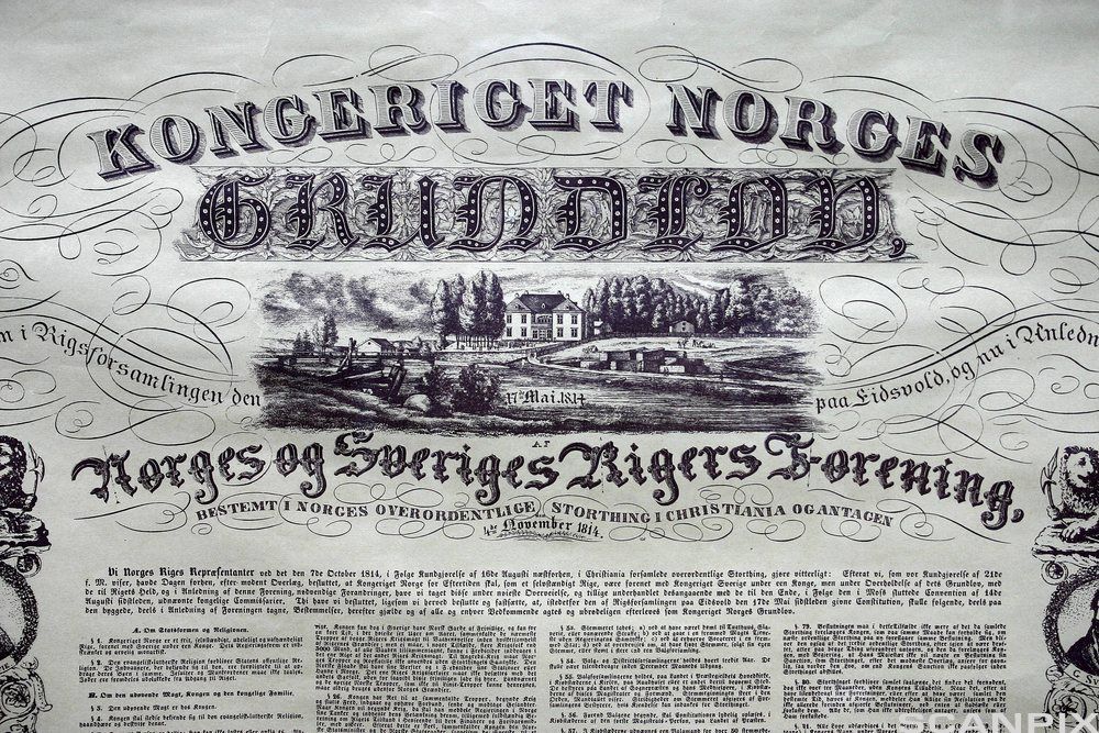 Faksimile av grunnloven. Foto.