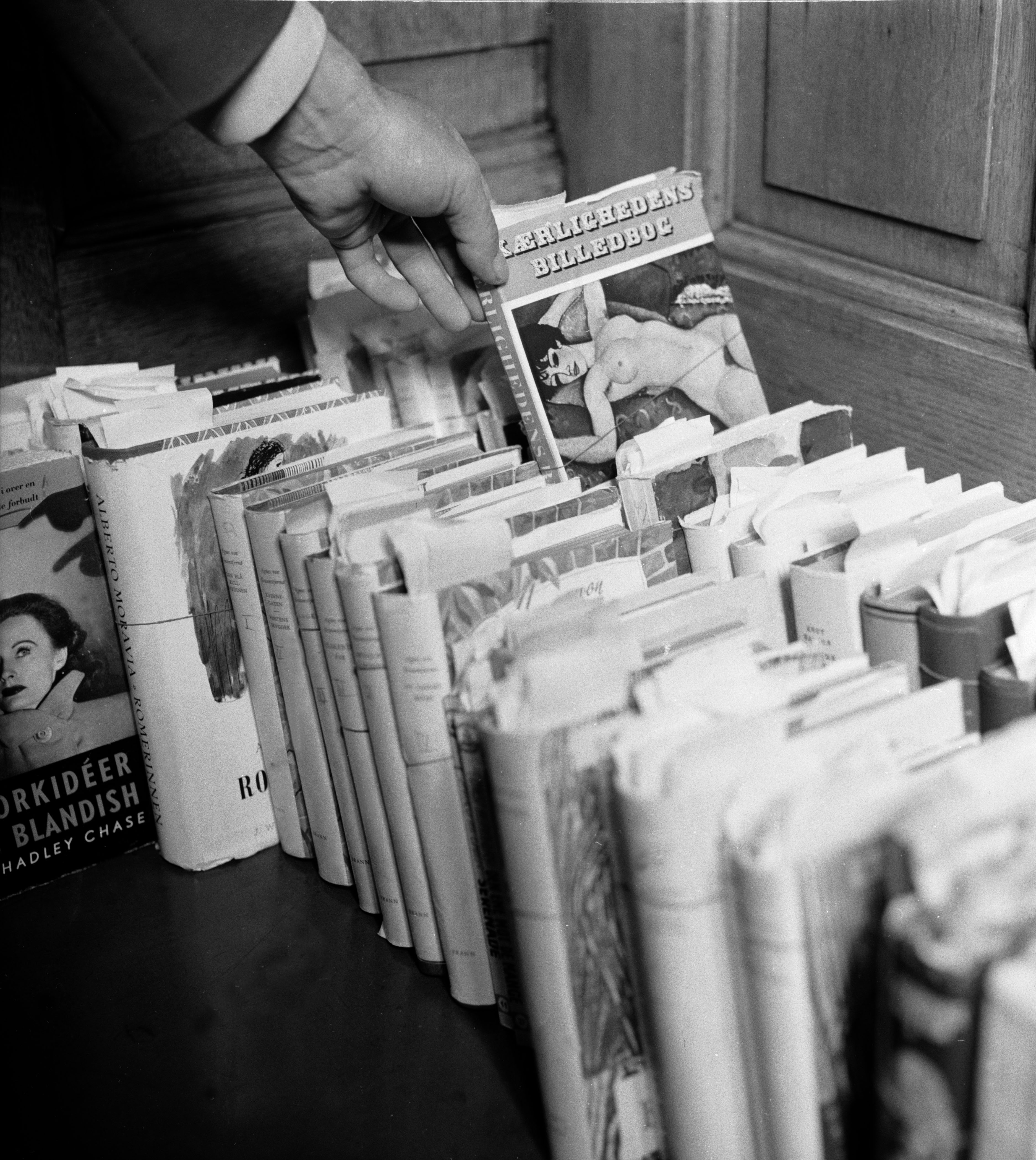 Erotiske bøker som forsvaret brukte som bevis i Mykle-saka. Foto.