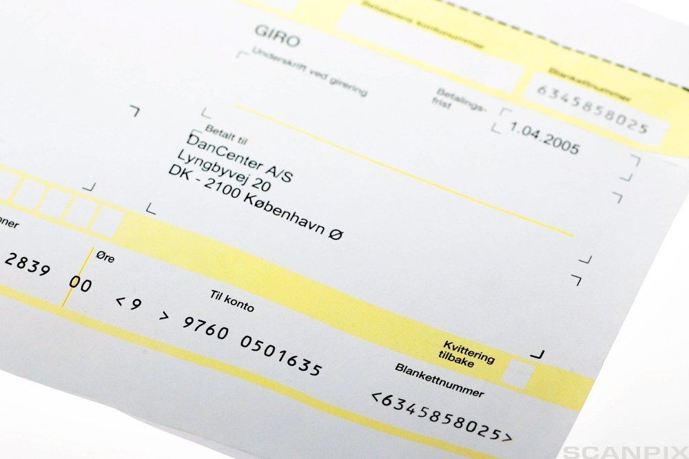 Faktura med bankgiro. Foto.