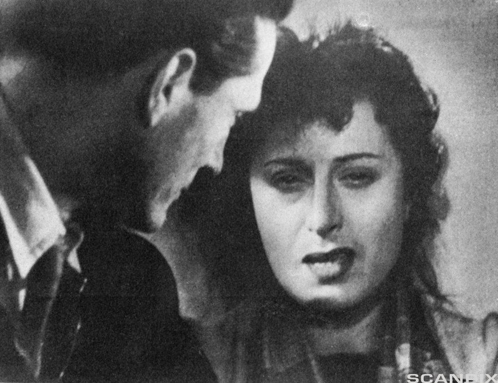 Anna Magnani i Roberto Rossellinis film &quot;Roma – åpen by&quot; (1945).