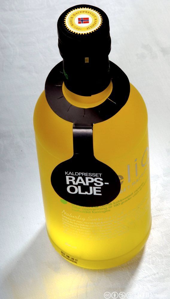 En flaske Odelia rapsolje. Foto.